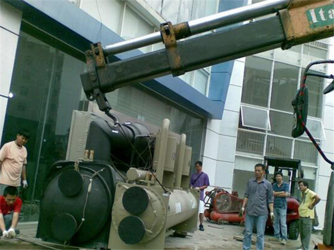 崖州区随车吊和汽车吊的核心区别是什么？哪种更省钱？